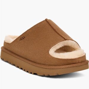 UGG®
Greenport Genuine
Shearling Lined Platform
Slide Sandal (Women) Chestnut